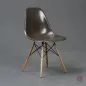 Preview: Vitra Eames Side Chair Braun Fiberglass mit Holzgestell gebraucht