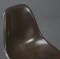 Preview: Vitra Eames Side Chair Braun Fiberglass mit Holzgestell gebraucht