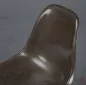 Preview: Vitra Eames Side Chair Braun Fiberglass mit Holzgestell gebraucht