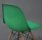 Preview: Vitra Eames Side Chair Fiberglass Grün mit Holzgestell gebraucht