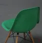 Preview: Vitra Eames Side Chair Fiberglass Grün mit Holzgestell gebraucht
