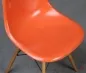 Preview: Vitra Eames Side Chair Orange Fiberglass mit Holzgestell gebraucht