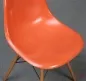 Preview: Vitra Eames Side Chair Orange Fiberglass mit Holzgestell gebraucht