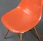 Preview: Vitra Eames Side Chair Orange Fiberglass mit Holzgestell gebraucht