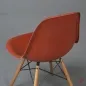 Preview: Vitra Eames Side Chair Terracotta Rot Fiberglass Orange mit Holzgestell gebraucht