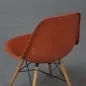 Preview: Vitra Eames Side Chair Terracotta Rot Fiberglass Orange mit Holzgestell gebraucht