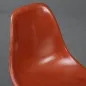 Preview: Vitra Eames Side Chair Terracotta Rot Fiberglass mit Metallgestell gebraucht