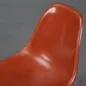 Preview: Vitra Eames Side Chair Terracotta Rot Fiberglass mit Metallgestell gebraucht