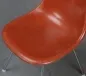 Preview: Vitra Eames Side Chair Terracotta Rot Fiberglass mit Metallgestell gebraucht