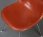 Preview: Vitra Eames Side Chair Terracotta Rot Fiberglass mit Metallgestell gebraucht