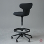 Preview: Vitra Pivot Hochstuhl mit schwarzem Stoffbezug höhenverstellbar gebraucht