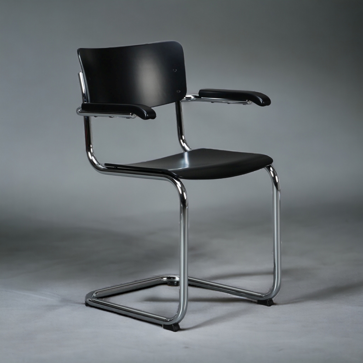 Preview: Thonet S43 F Freischwinger Stuhl mit Armlehnen Stahlrohr verchromt Preview: Thonet S43 F Freischwinger Stuhl mit Armlehnen Stahlrohr verchromt