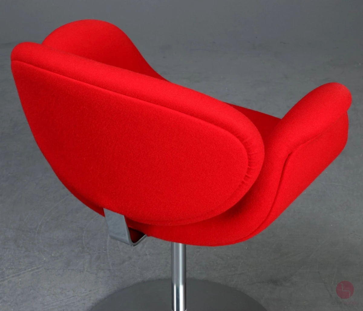 Artifort Little Tulip Chair mit rotem Stoffbezug gebraucht