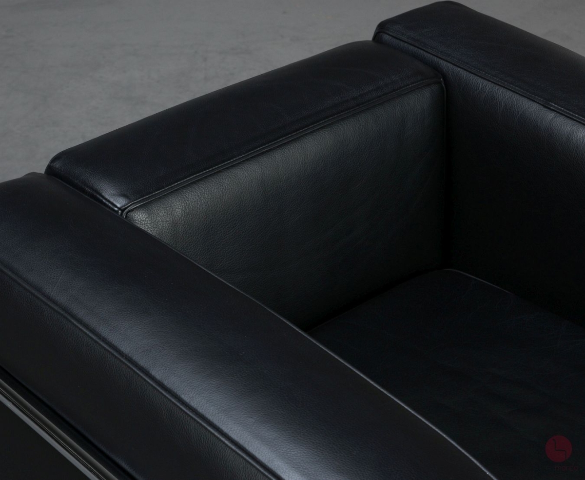 Preview: Cassina LC2 Sessel mit schwarzem Leder chairmondo