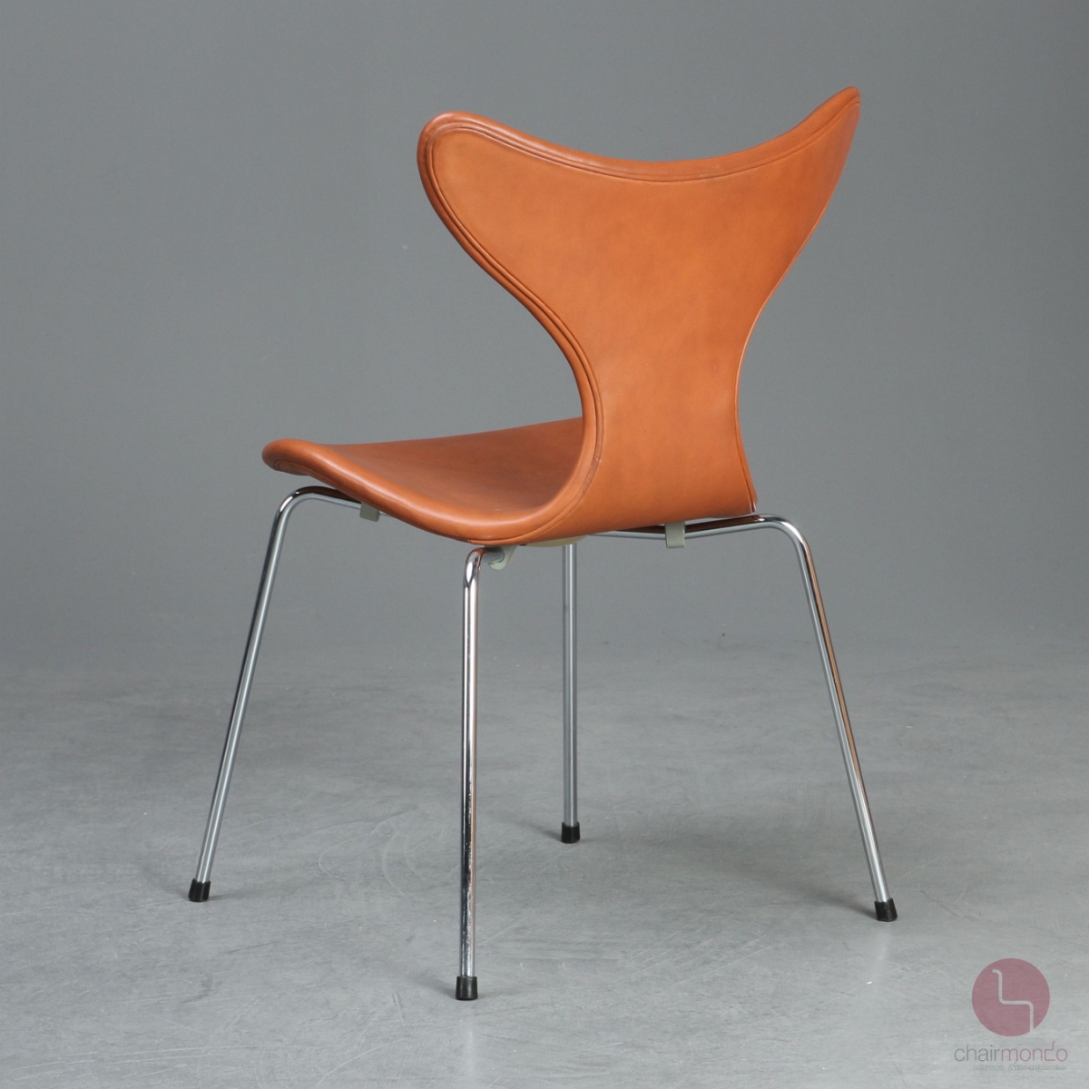 Preview: Fritz Hansen 3108 Lily Chair mit braunem Lederpolster gebraucht