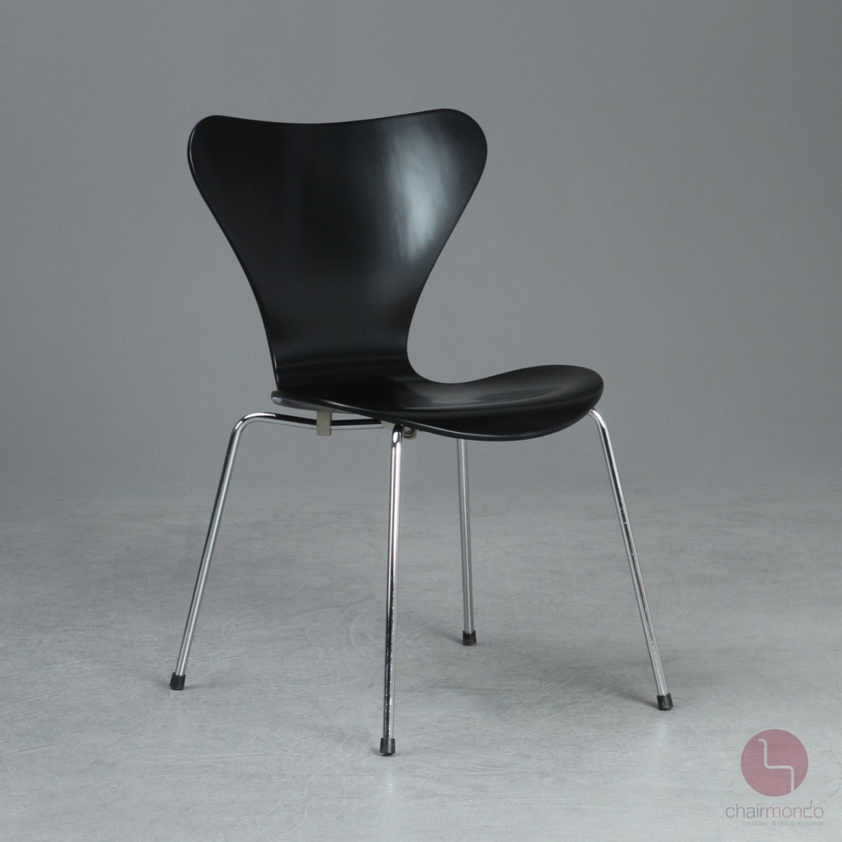 Fritz Hansen Serie 7 Stuhl in Schwarz neu lackiert - gebraucht
