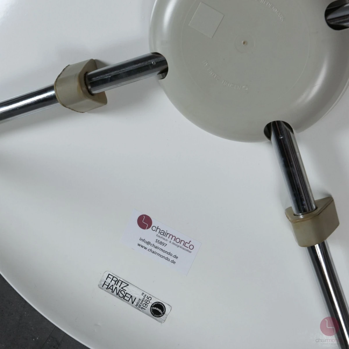 Fritz Hansen Serie 7 Stuhl in Weiß neu lackiert - gebraucht