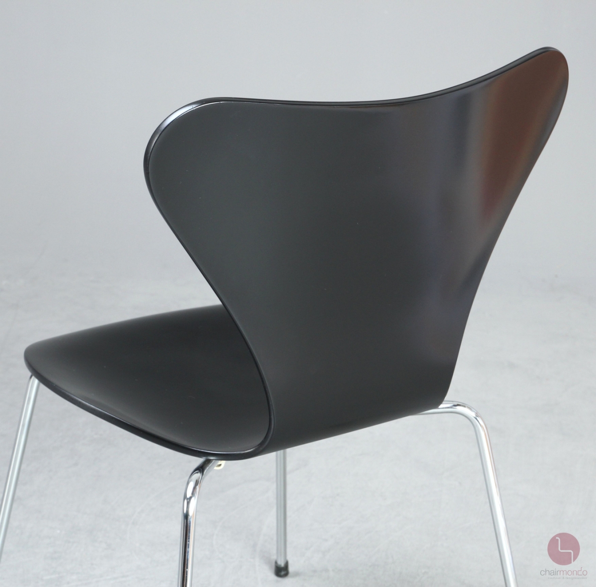 Fritz Hansen Serie 7 Stuhl in Schwarz neu lackiert - gebraucht