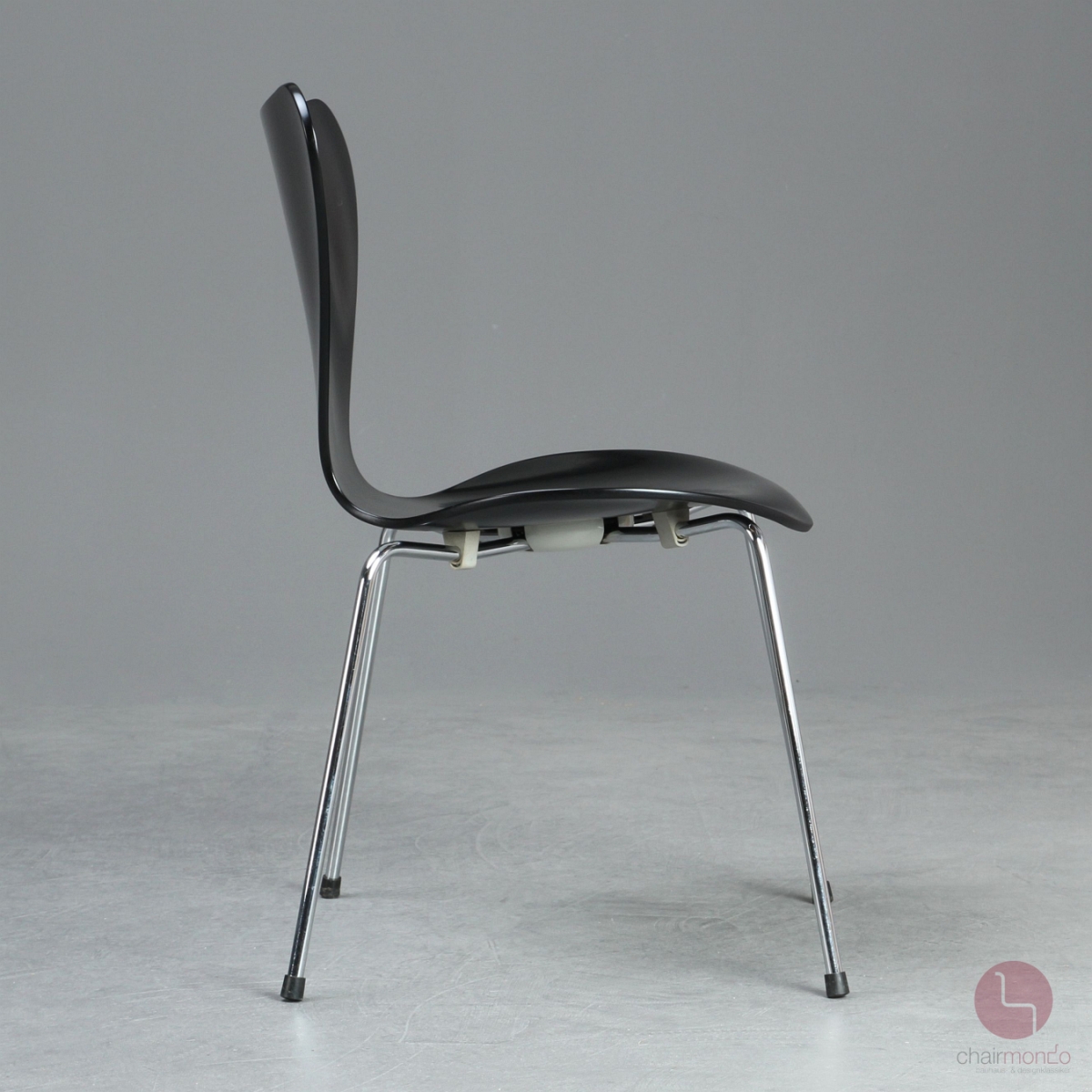 Fritz Hansen Serie 7 Stuhl in Schwarz neu lackiert - gebraucht