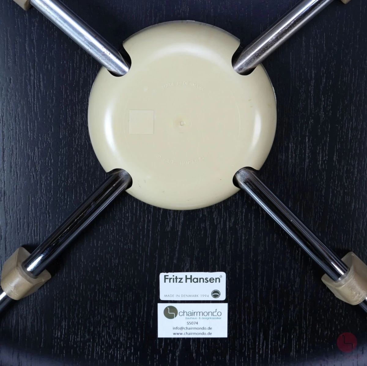 Fritz Hansen 3107 Serie 7 in Schwarz gebraucht