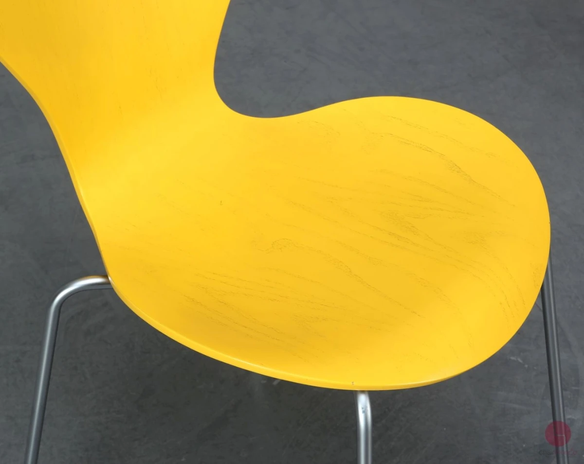Fritz Hansen 3107 Serie 7 Gelb lackiert gebraucht