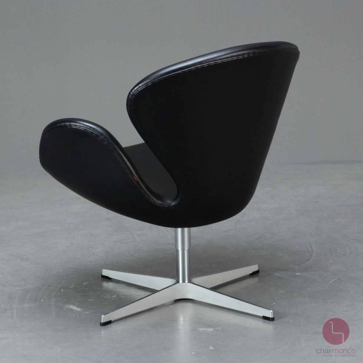 Preview: Fritz Hansen Swan Chair in Schwarz Leder Sessel gebraucht