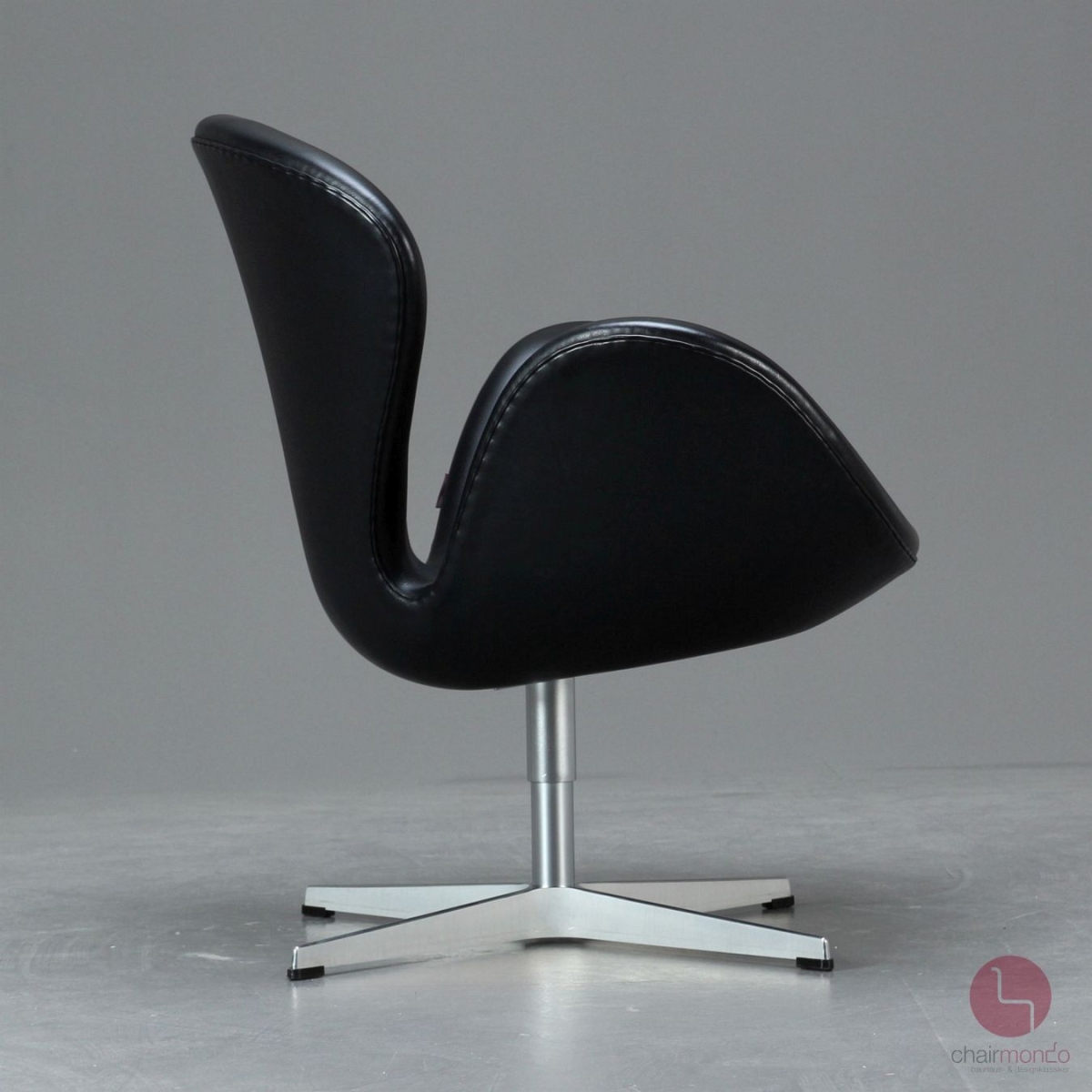 Preview: Fritz Hansen Swan Chair in Schwarz Leder Sessel gebraucht