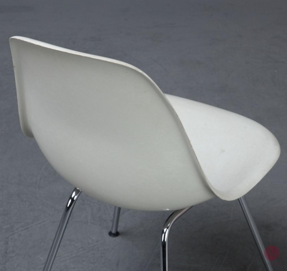 Herman Miller Eames Side Chair aus Fiberglas Weiß gebraucht