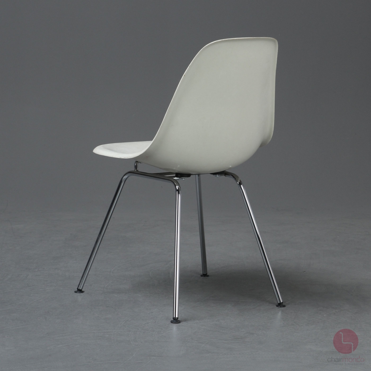 Preview: Herman Miller Eames Side Chair aus Fiberglas Weiß gebraucht