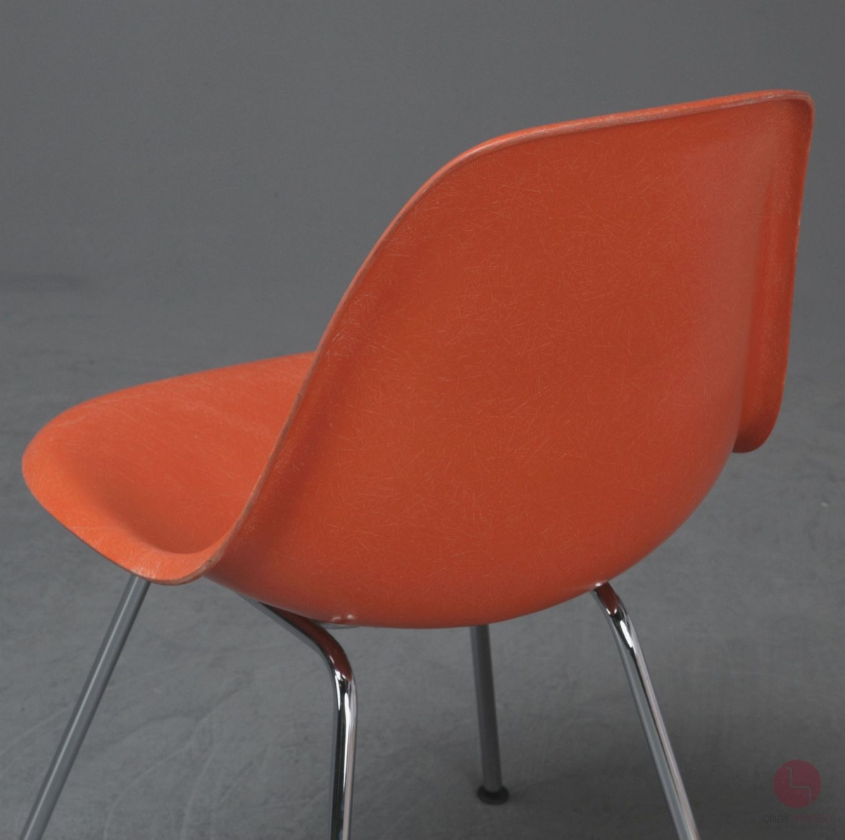 Herman Miller Eames Side Chair aus Fiberglas Orange gebraucht