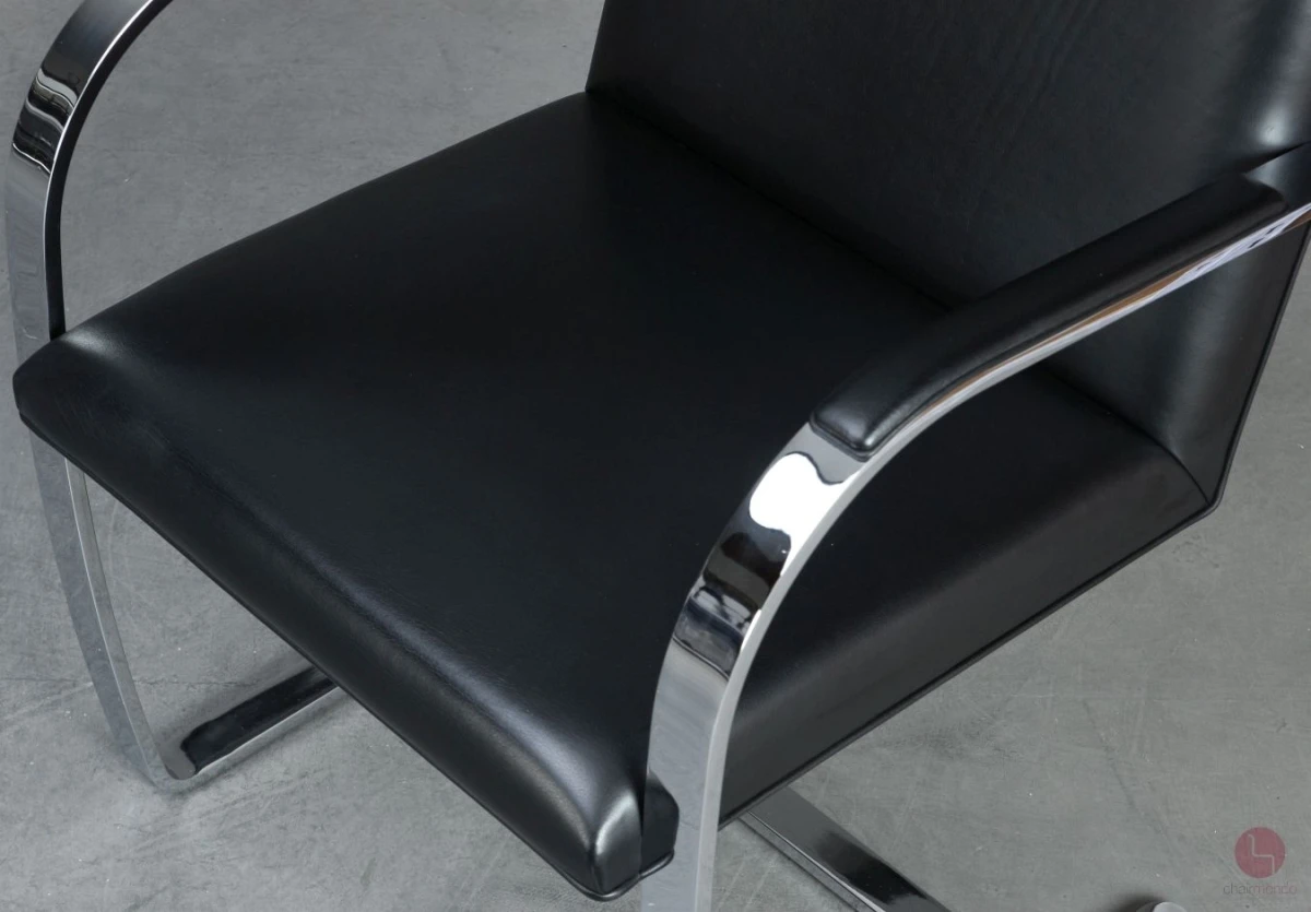 Knoll Brno Freischwinger mit schwarzem Leder und verchromtem Gestell gebraucht