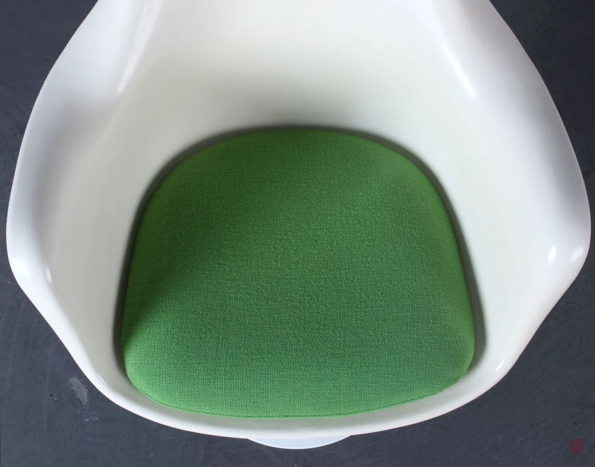 Knoll Tulip Chair Drehstuhl Weiß mit grünem Kissen gebraucht