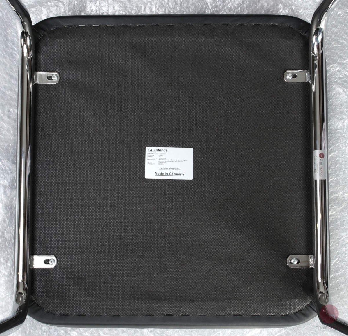 L&C stendal Bauhaus Hocker berlin Bezug Leder schwarz Gesetll verchromt