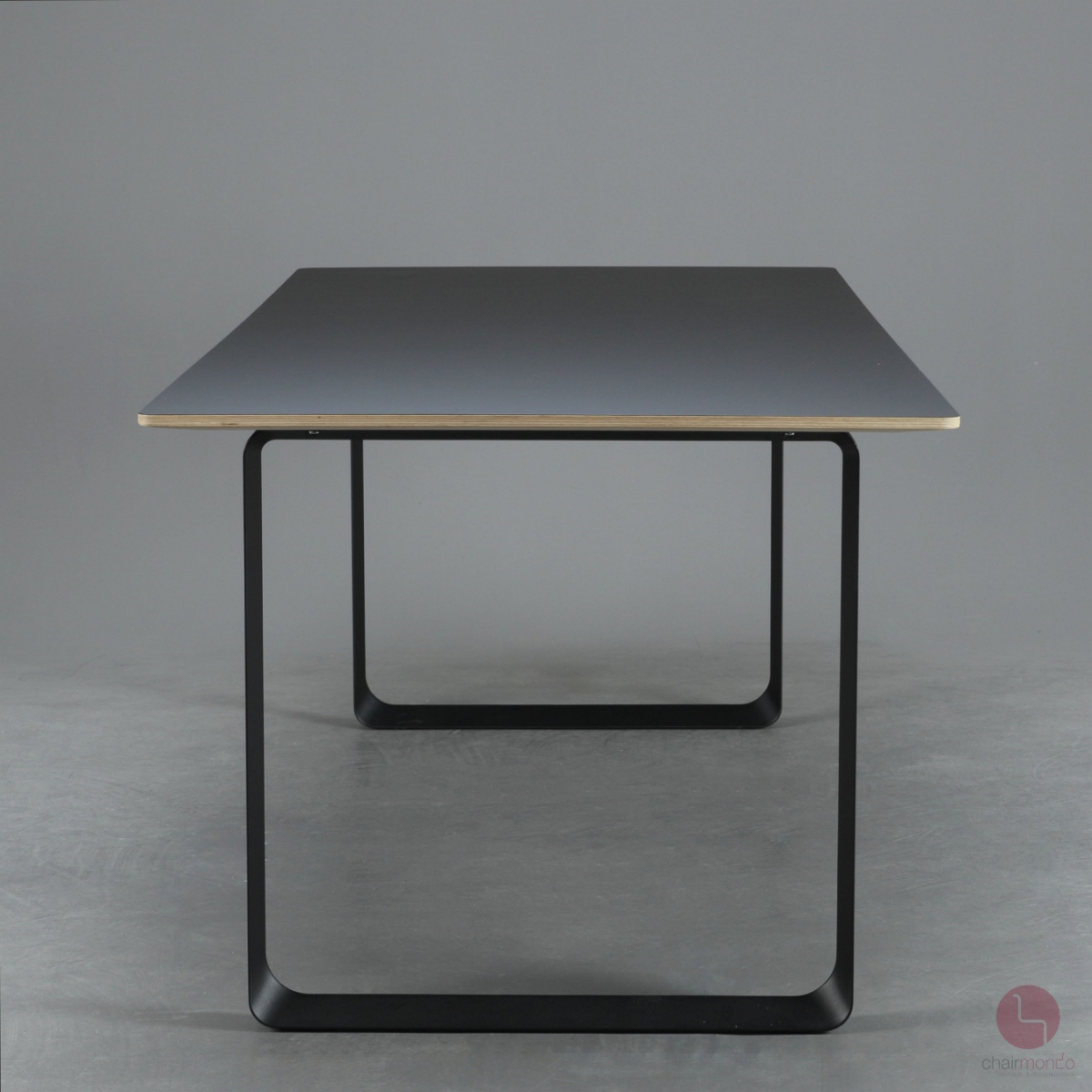 Preview: Muuto Esstisch in Schwarz mit Nanolaminate Platte und schwarzem Gestell gebraucht