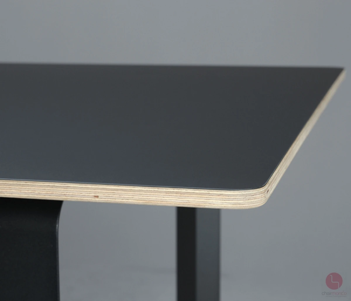 Muuto Esstisch in Schwarz mit Nanolaminate Platte und schwarzem Gestell gebraucht