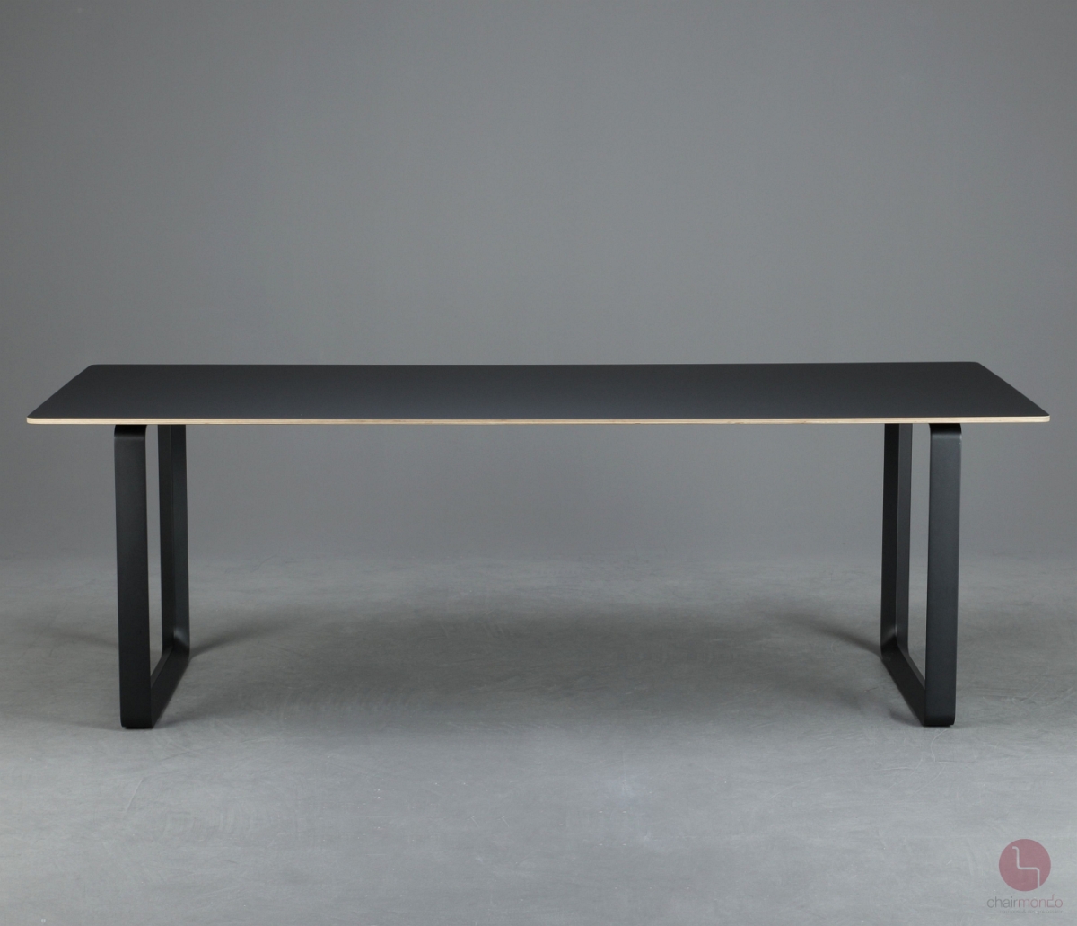 Preview: Muuto Esstisch in Schwarz mit Nanolaminate Platte und schwarzem Gestell gebraucht