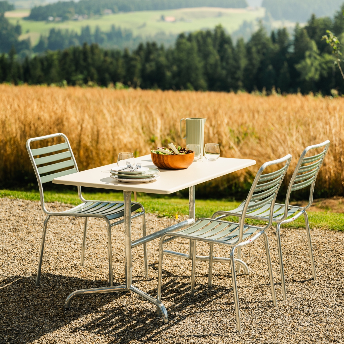 Preview: Schaffner Davos Glasfaser Esstisch mit Metallgestell Ambiente Bild