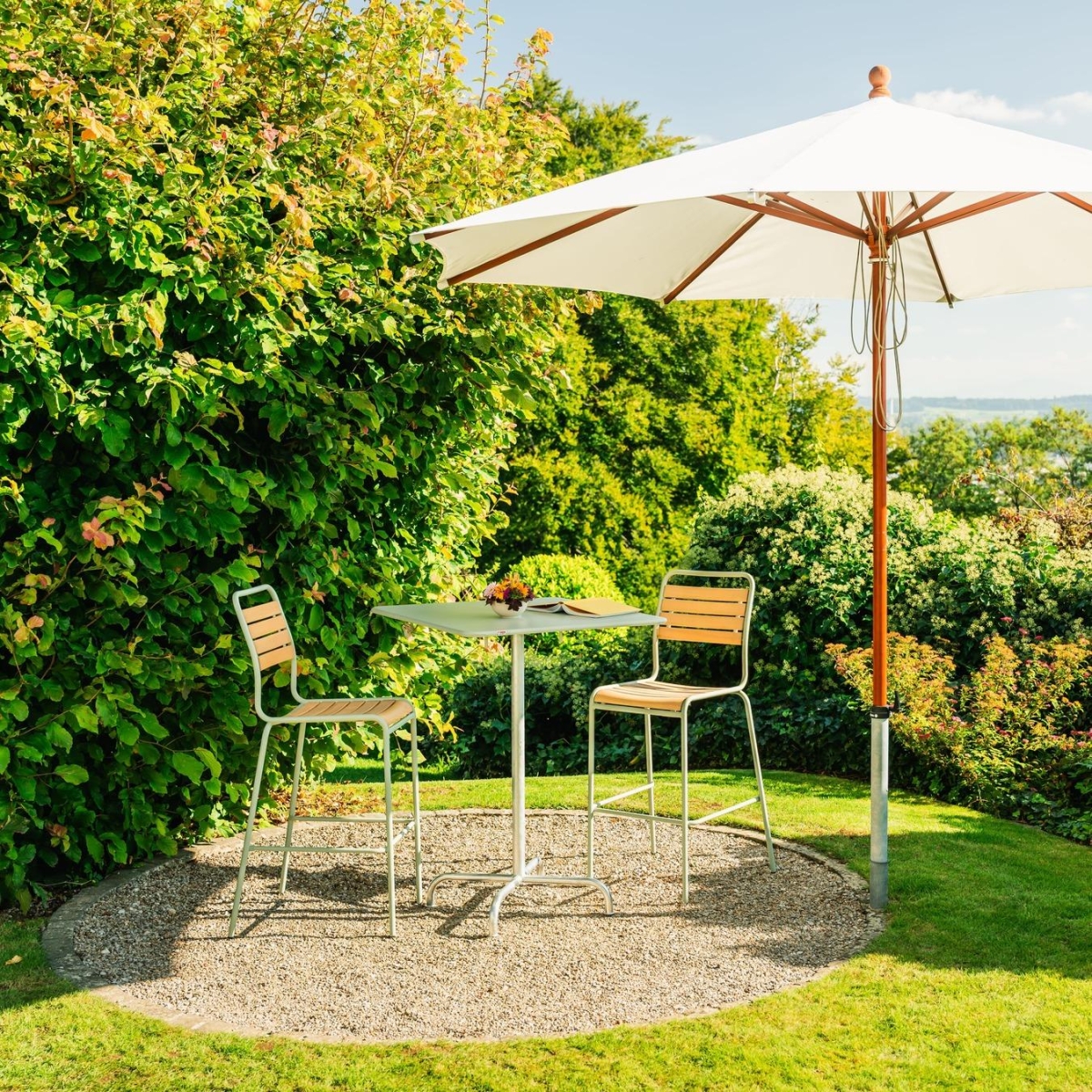 Schaffner quadratischer Metall Stehtsich Rigi Ambientebild