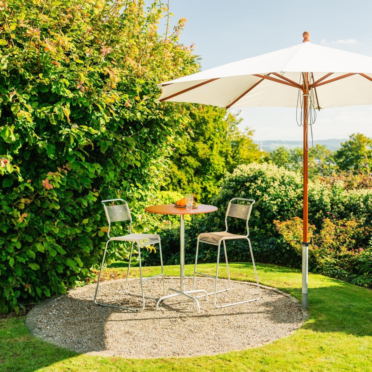 Schaffner runder Metalltisch Rigi Ambientebild