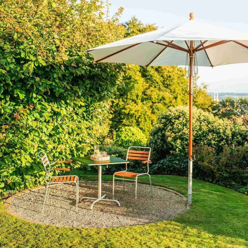 Schaffner Säntis Stuhl mit PVC Lättli Ambientebild