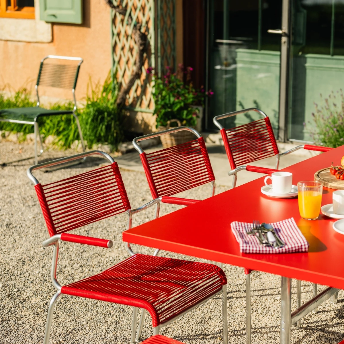 Schaffner Säntis Spaghetti Stuhl mit Armlehnen in verschiedenen Farben und Gestell, zweifarbig