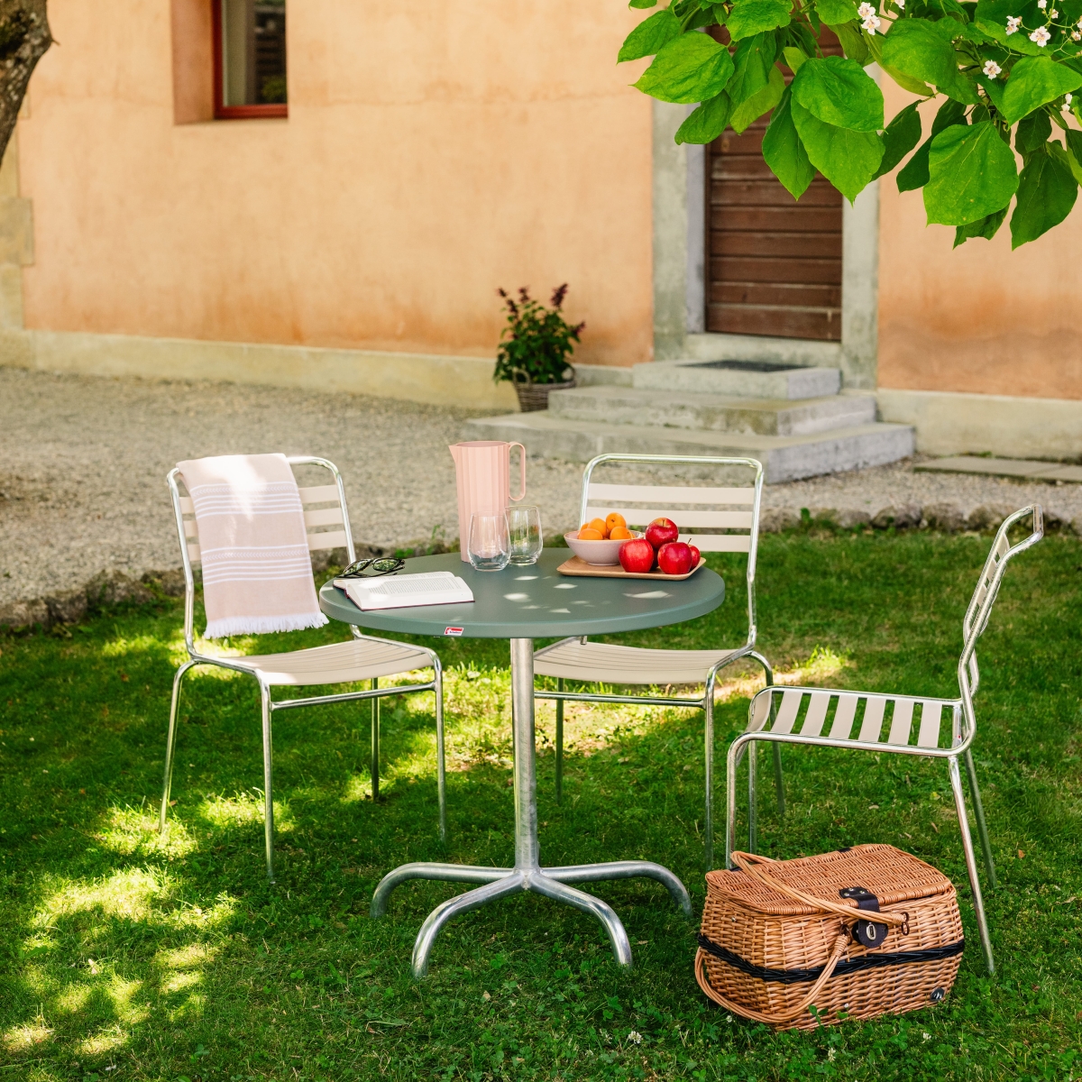 Preview: Schaffner Säntis Esstisch rund, zweifarbig konfigurierbar