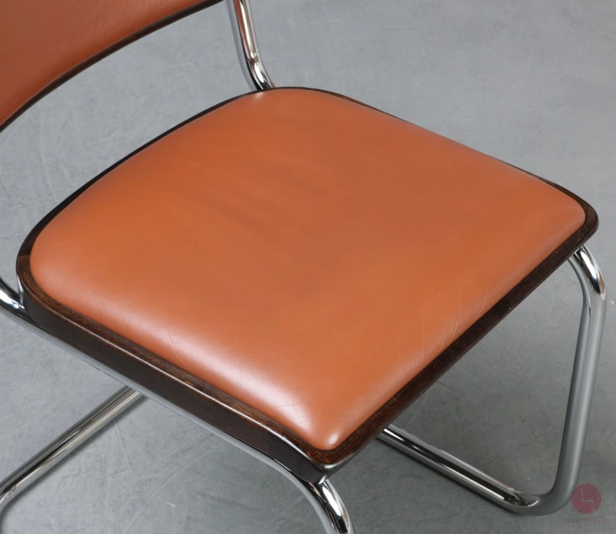 Thonet S32 P Freischwinger mit braunem Kunstleder Polster gebraucht