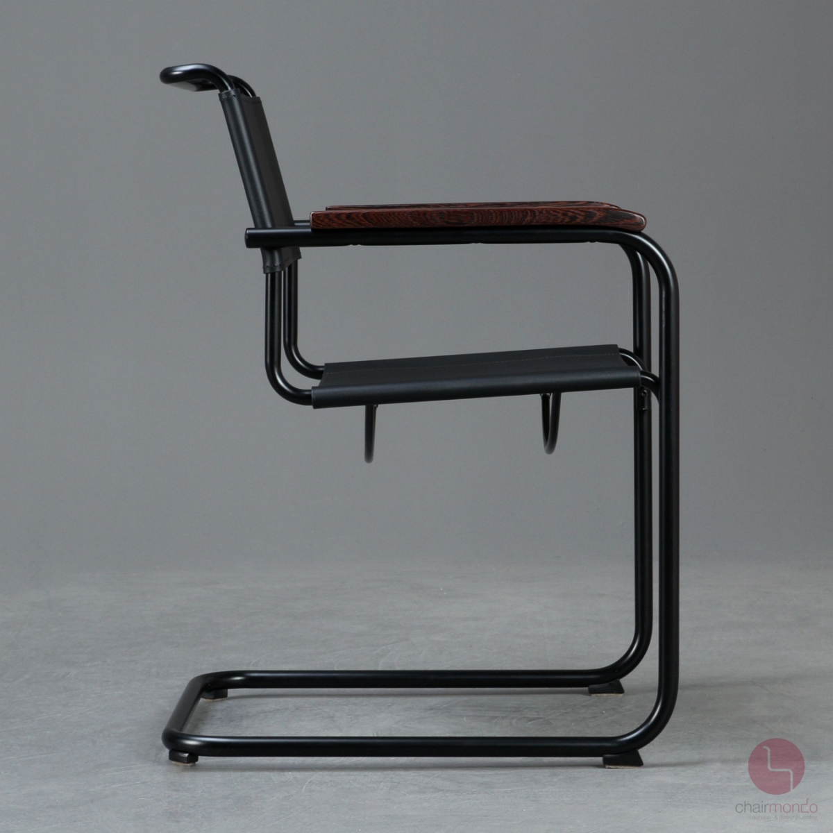 Preview: Thonet S34 Freischwinger mit erneuertem Leder und Wenge Armlehnen gebraucht