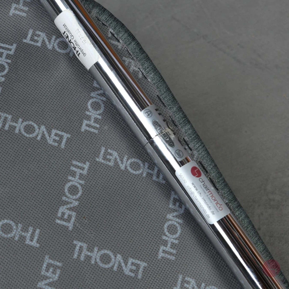 Thonet S64 PV Freischwinger mit Polster in Grün Grau gebraucht