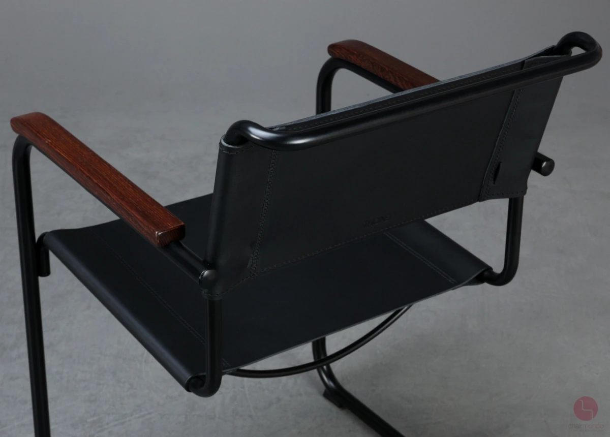 Thonet S34 Freischwinger mit erneuertem Leder und Wenge Armlehnen gebraucht