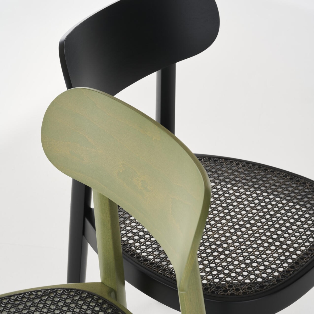 Preview: Thonet 118 Holzstuhl Schwarz mit Dark Melange Geflecht