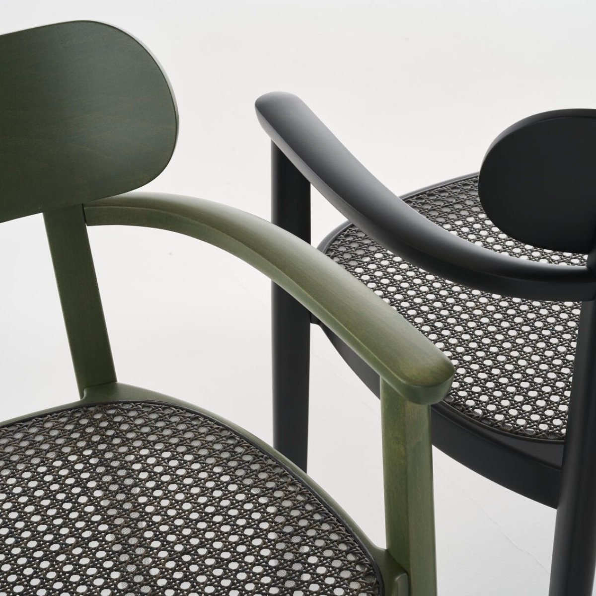 Preview: Thonet 118 FV Holzstuhl mit Dark Melange Geflecht und Stützgewebe