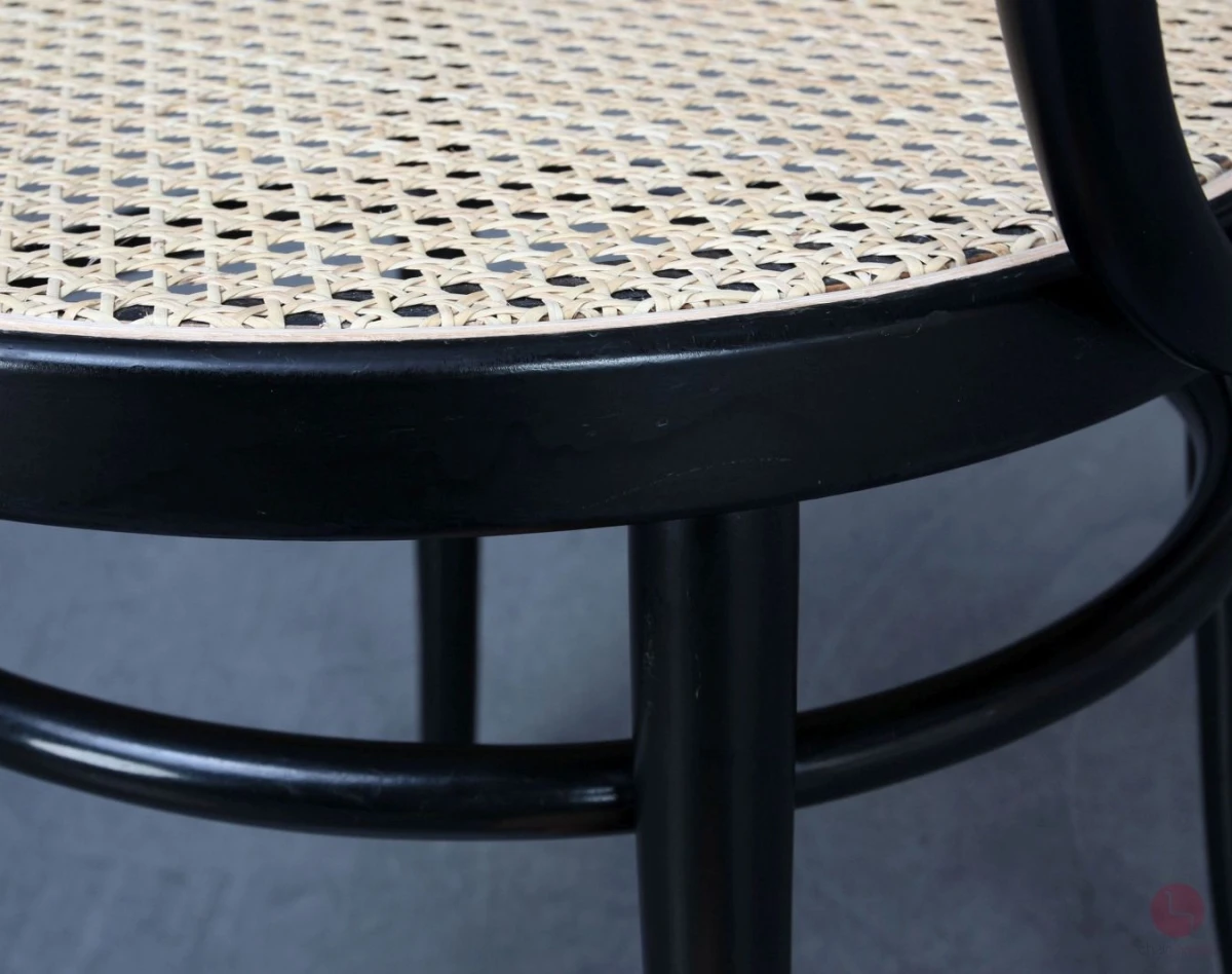 Thonet 209 Kaffeehaus Stuhl mit Wiener Geflecht in Schwarz gebraucht