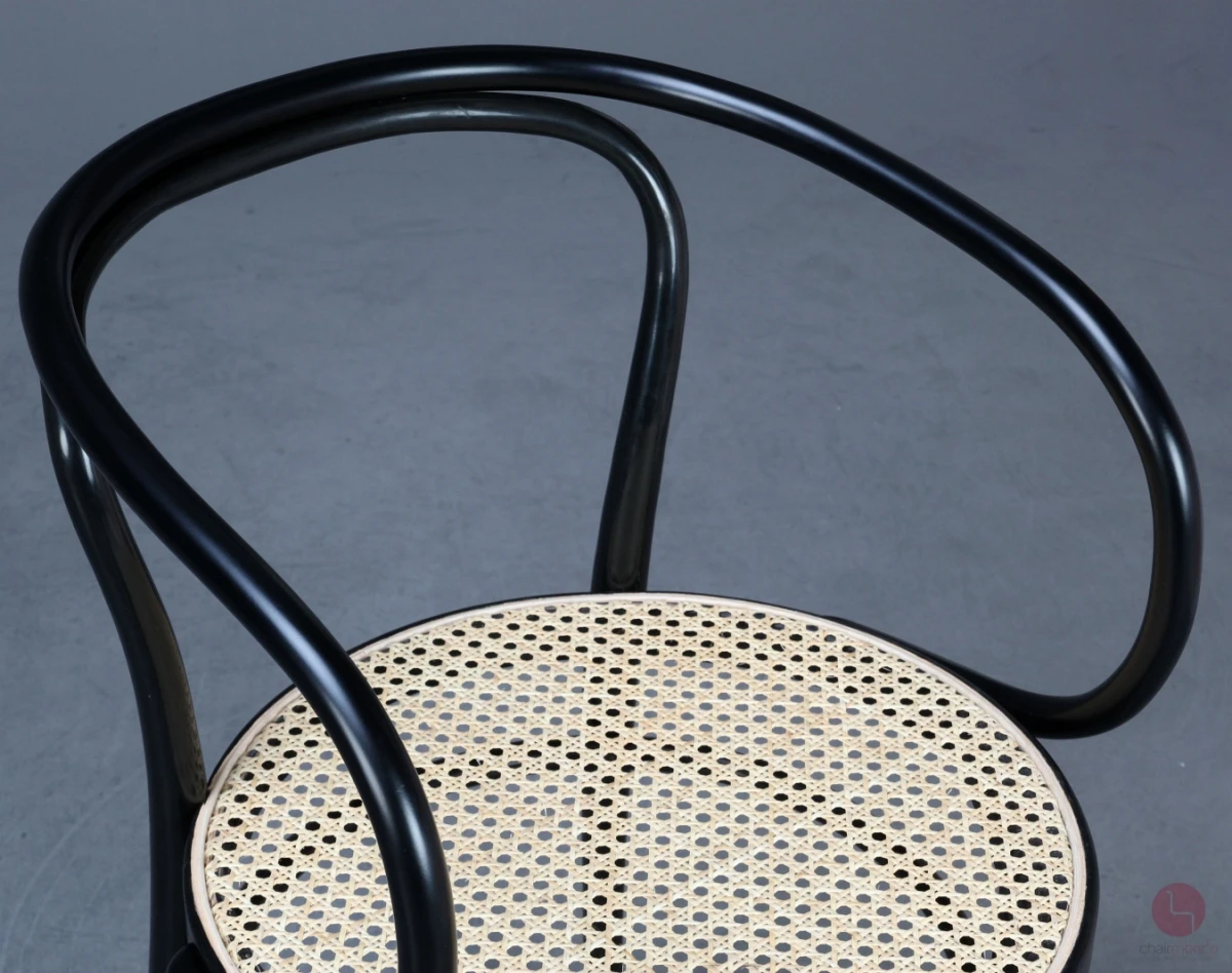 Thonet 209 Kaffeehaus Stuhl mit Wiener Geflecht in Schwarz gebraucht